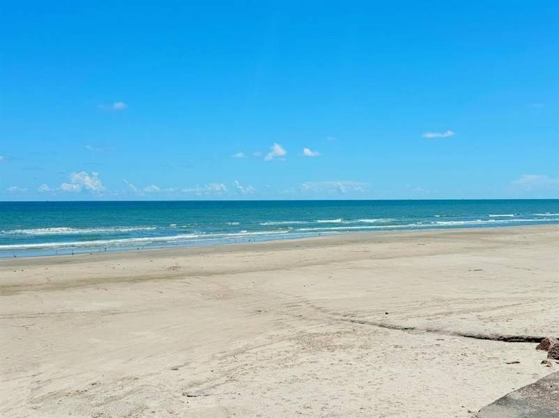 2416 Highway 87, Crystal Beach, TX 77617