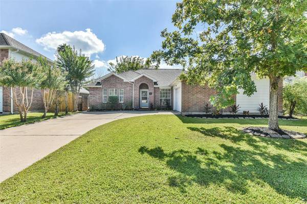 615 Oak Briar DR, Kemah, TX 77565