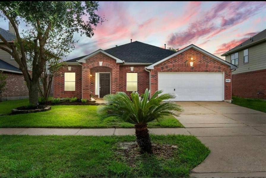 555 Small Cedar DR, League City, TX 77573