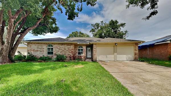 10107 Charmont RD, La Porte, TX 77571