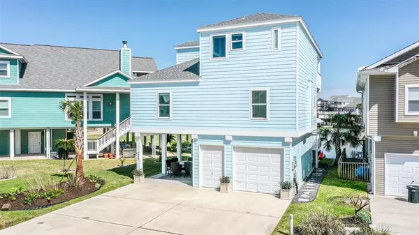 4004 Island CT, Galveston, TX 77554