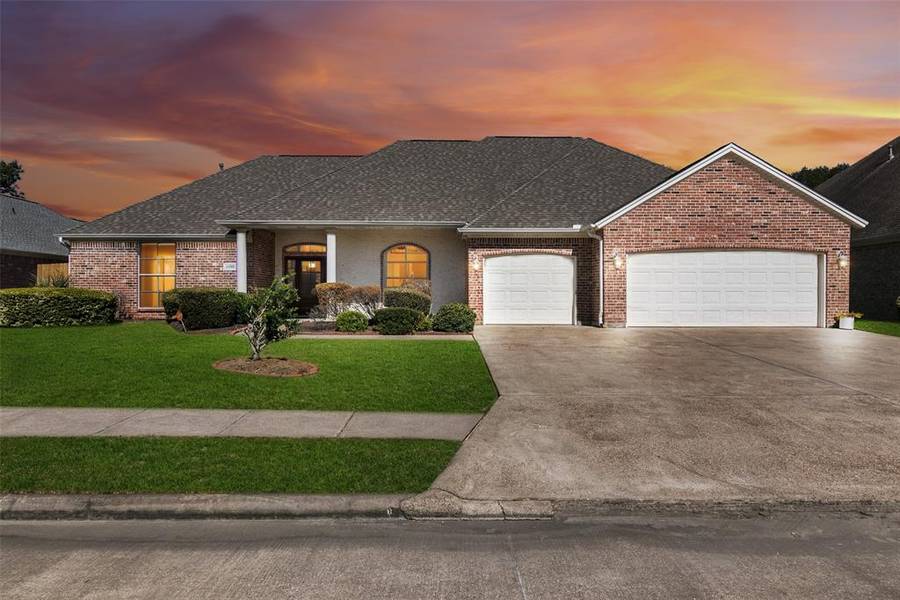 6180 Gracemount LN, Beaumont, TX 77706