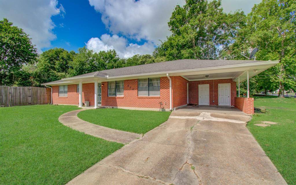 904 Oak DR, Huntsville, TX 77320