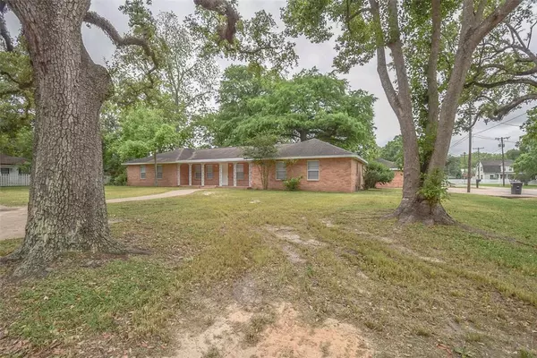 302 S Lee ST,  Alvin,  TX 77511