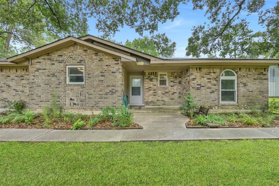 504 Catfish LN, Conroe, TX 77384