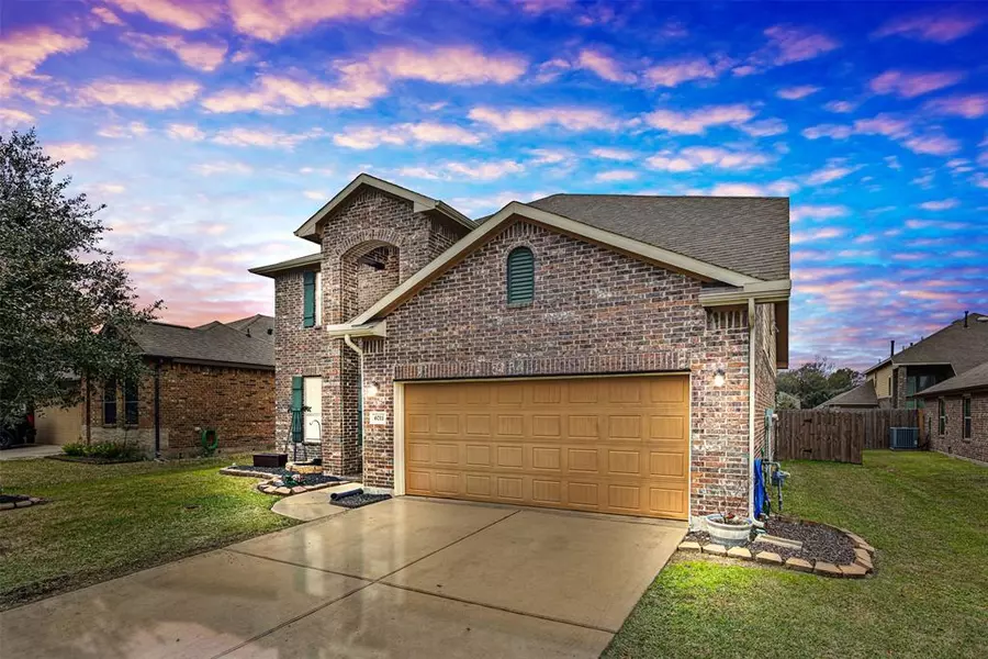 6711 Hunters Trace LN, Baytown, TX 77521