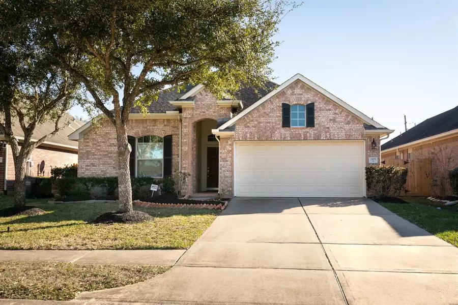 2105 Breezeway LN, Pearland, TX 77584