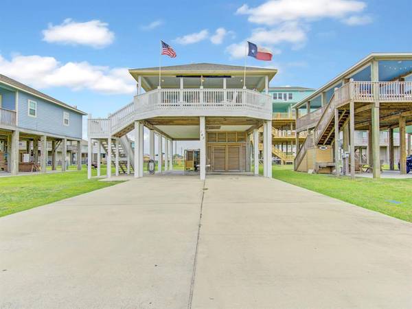 143 Ocean View DR, Crystal Beach, TX 77650