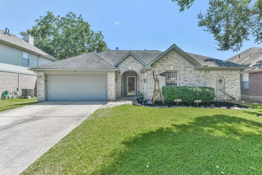 4511 Monaco LN, Pasadena, TX 77505