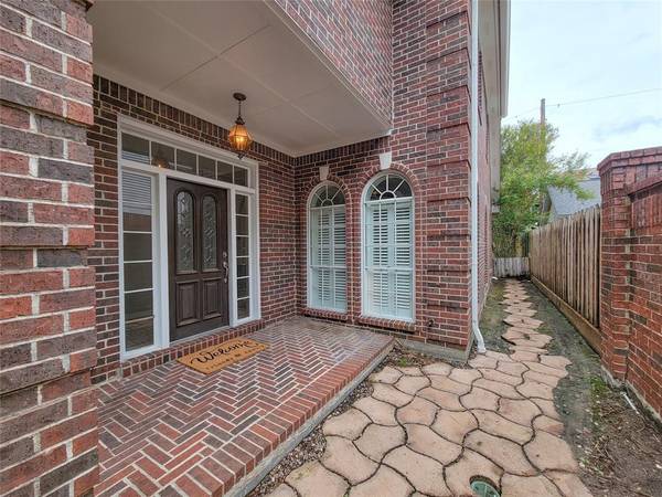 Bellaire, TX 77401,546 S 2nd ST