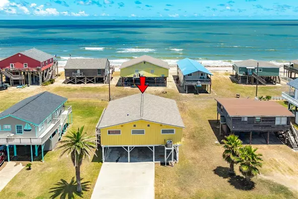 315 Seashell DR, Surfside Beach, TX 77541