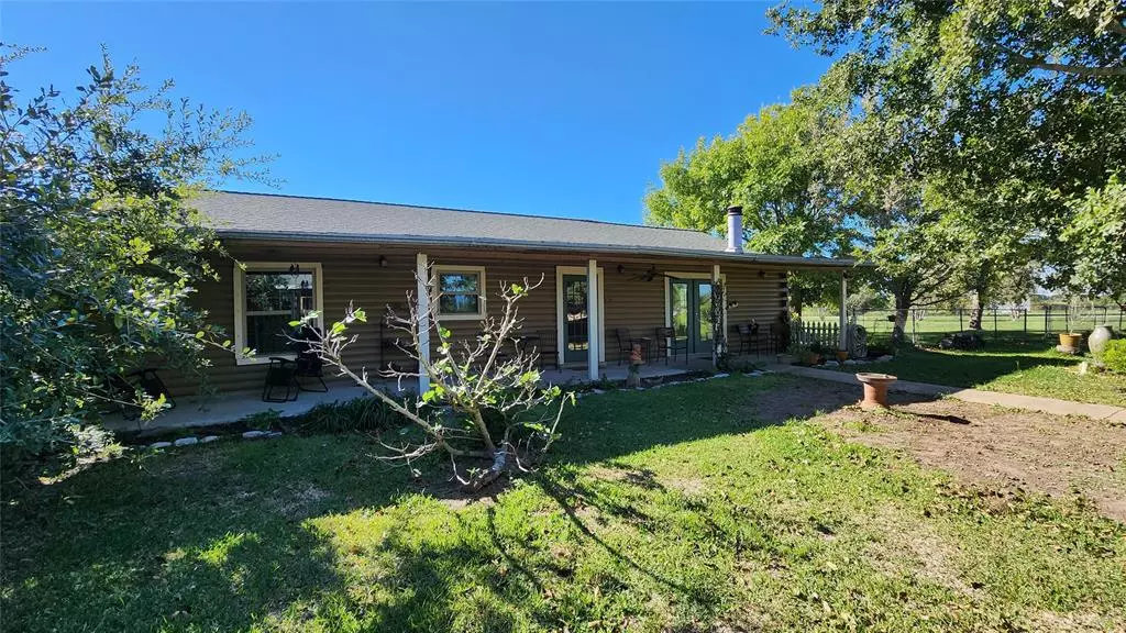 124 Sage ST, Palacios, TX 77465