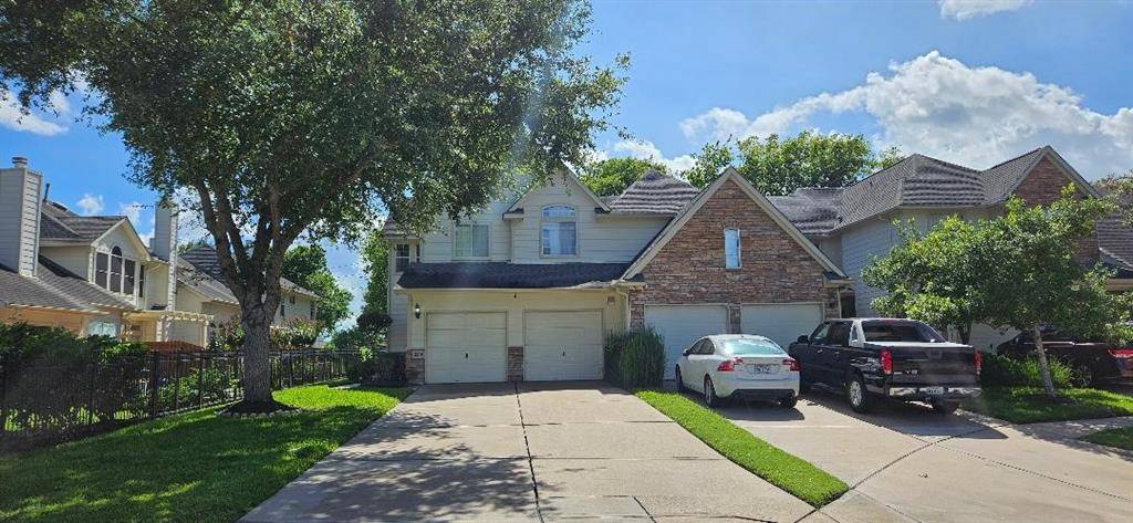 2215 Ridge Wood LN, Sugar Land, TX 77479