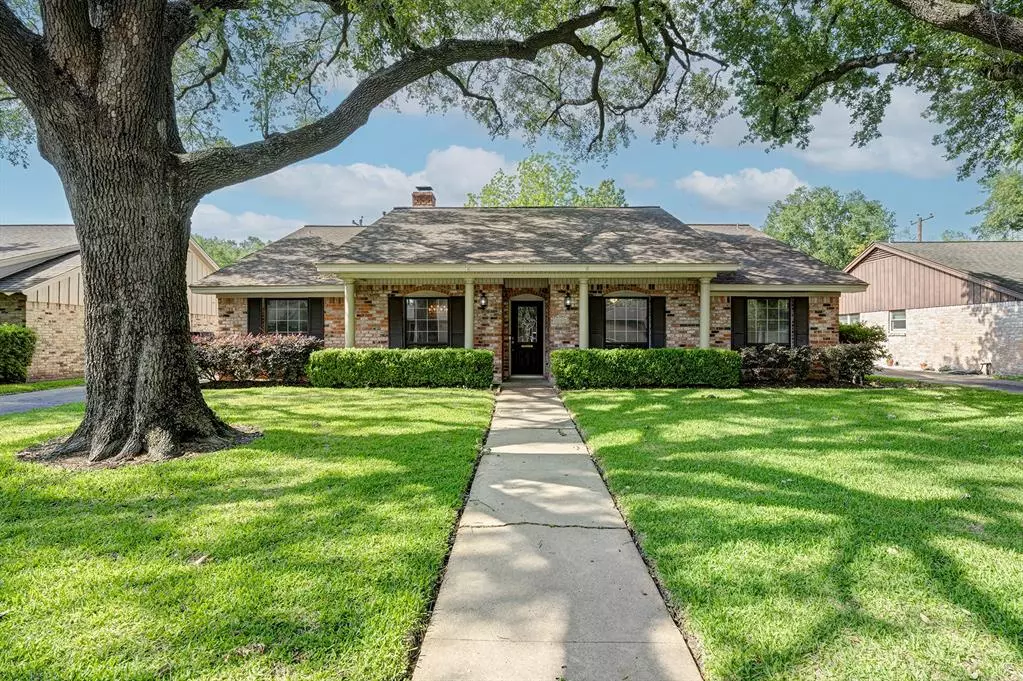 Houston, TX 77042,10034 Locke LN