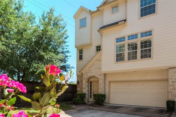 3304 Leading Point DR, Houston, TX 77091