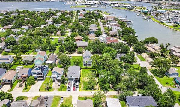 820 Grove RD, Clear Lake Shores, TX 77565