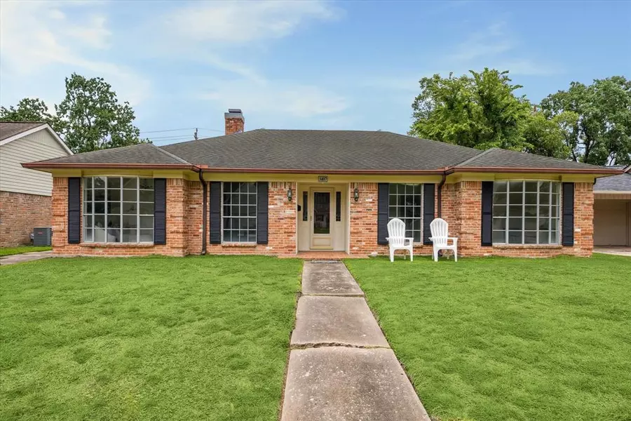 3407 Freshmeadows DR, Houston, TX 77063