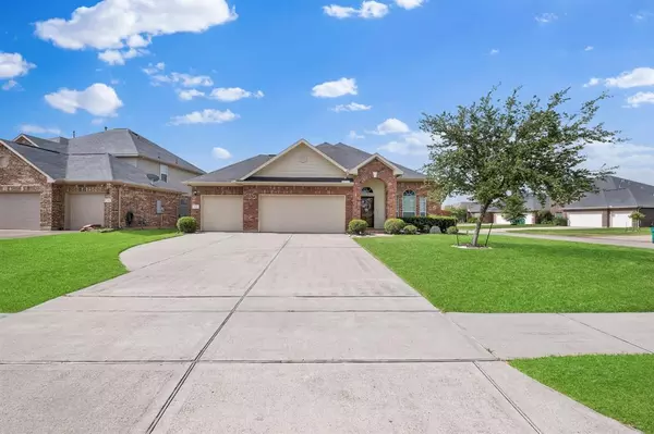 802 Grassy Knoll TRL, La Marque, TX 77568