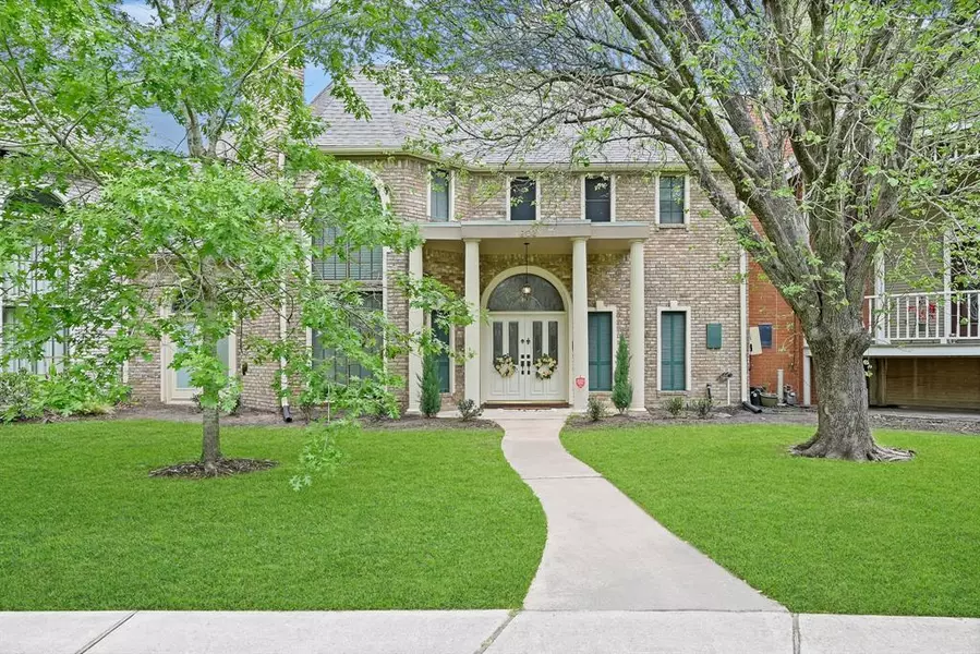 203 Victoria WAY, Friendswood, TX 77546