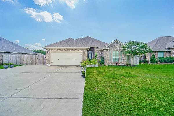 311 Poppy ST, Lake Jackson, TX 77566