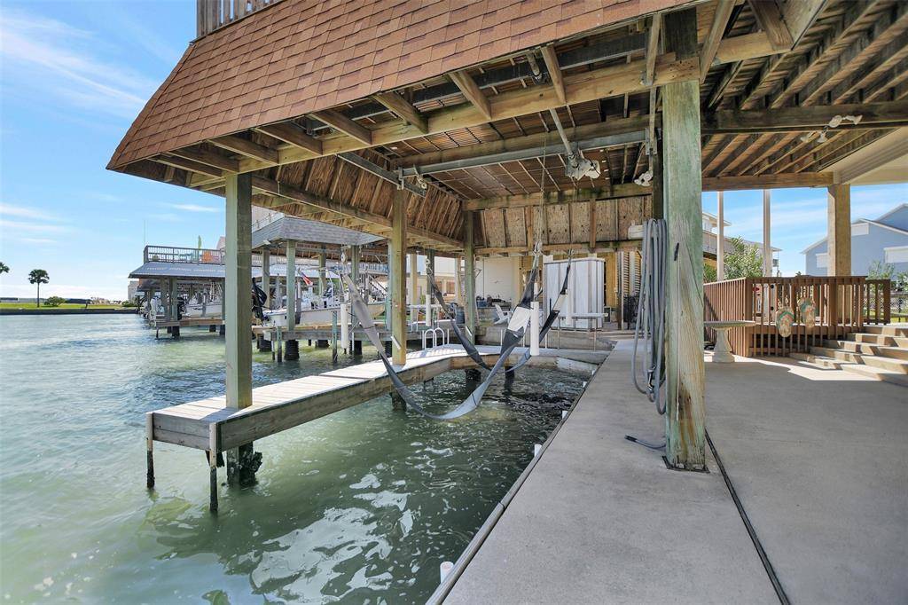 Tiki Island, TX 77554,330 Admiral CIR
