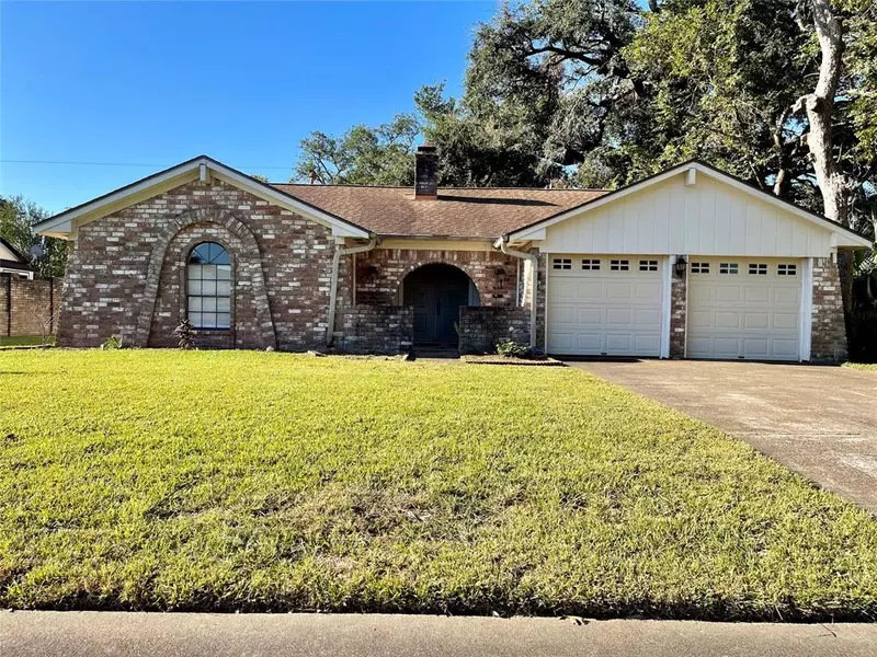 121 Tamarisk TRL, Lake Jackson, TX 77566