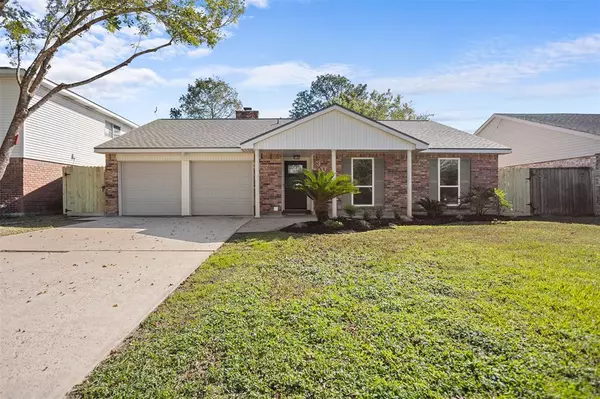 305 Chelsea LN, Friendswood, TX 77546