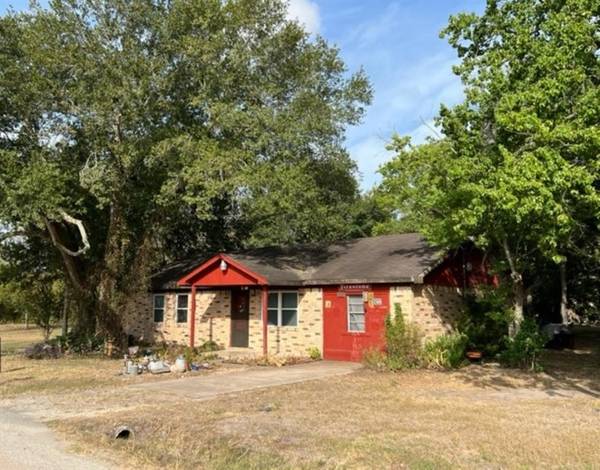 311 Simmons ST, Eagle Lake, TX 77434