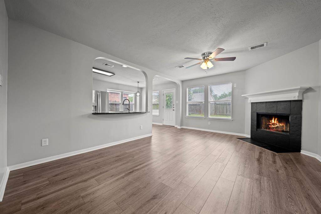 Pinehurst, TX 77362,32102 Decker Oaks DR