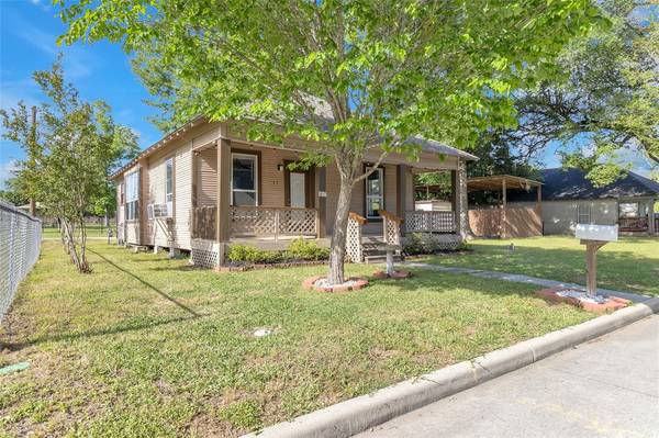 155 Davis ST,  Humble,  TX 77338