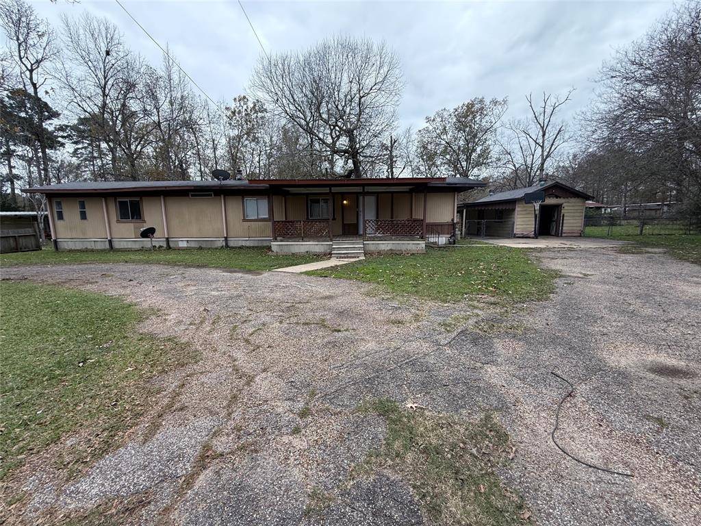 100 Timber LN, Livingston, TX 77351