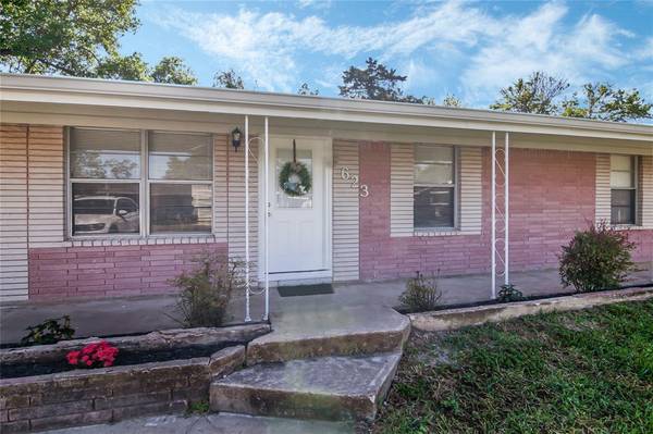 623 West ST, Clute, TX 77531