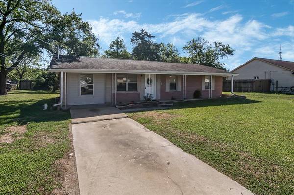 Clute, TX 77531,623 West ST