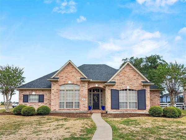 218 River Oaks DR,  Lake Jackson,  TX 77566