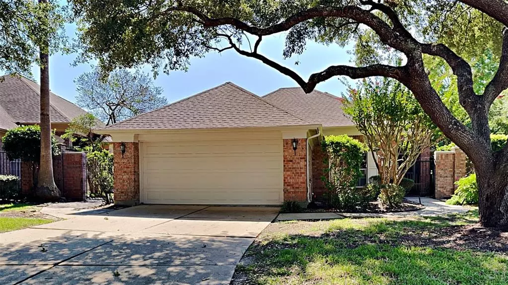 2435 Teal Shore CT, League City, TX 77573