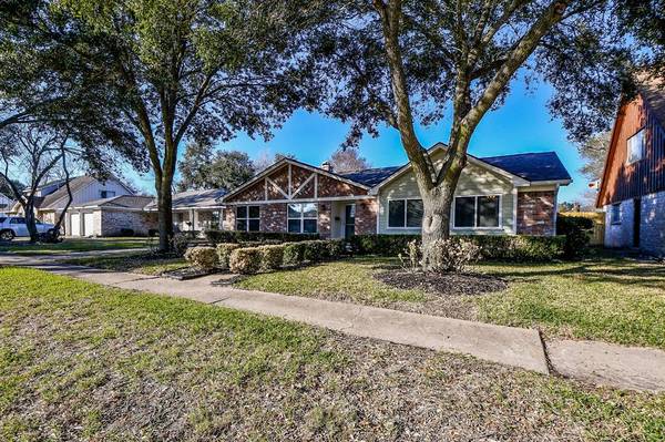 9234 Bankside DR, Houston, TX 77031