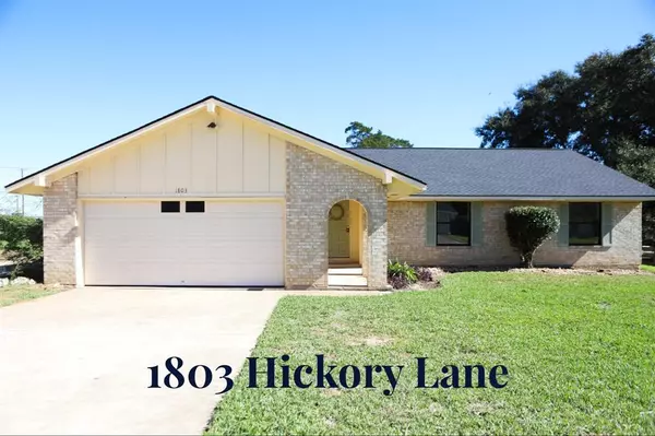 1803 Hickory LN, Brenham, TX 77833