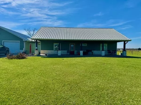 270 County Road 2050, Hull, TX 77564