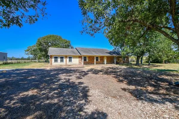 5610 Fenske LN, Needville, TX 77461