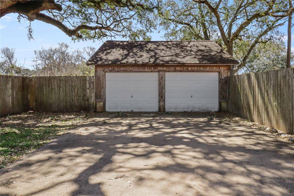 Lake Jackson, TX 77566,441 Southern Oaks DR