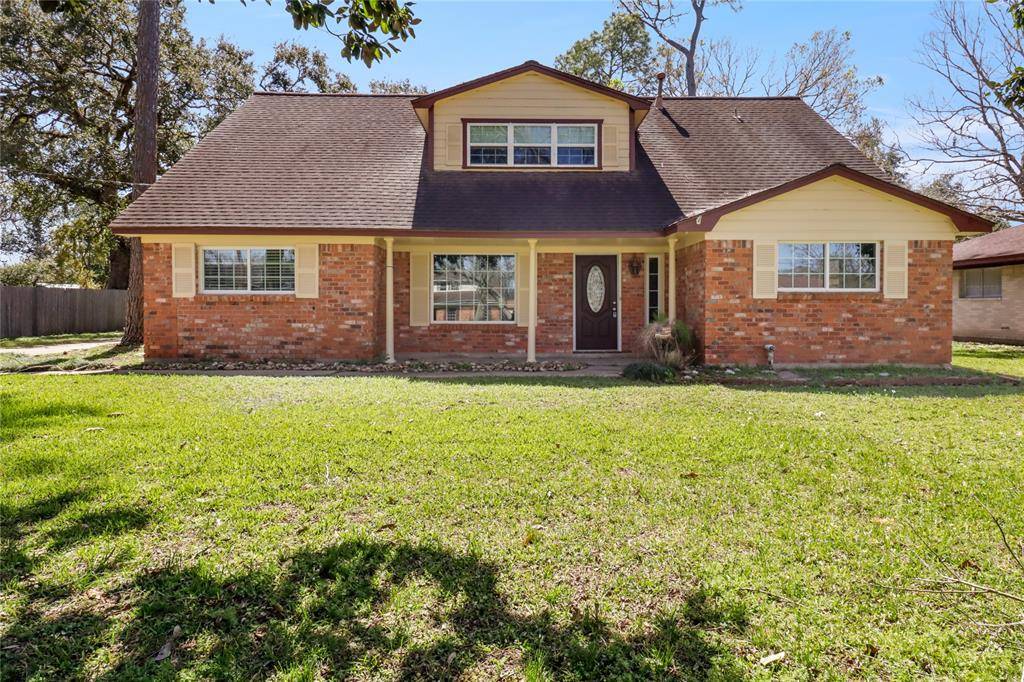 441 Southern Oaks DR, Lake Jackson, TX 77566