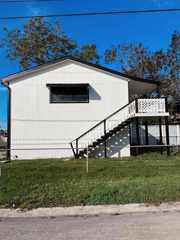 2 Bay Shore DR, La Porte, TX 77571