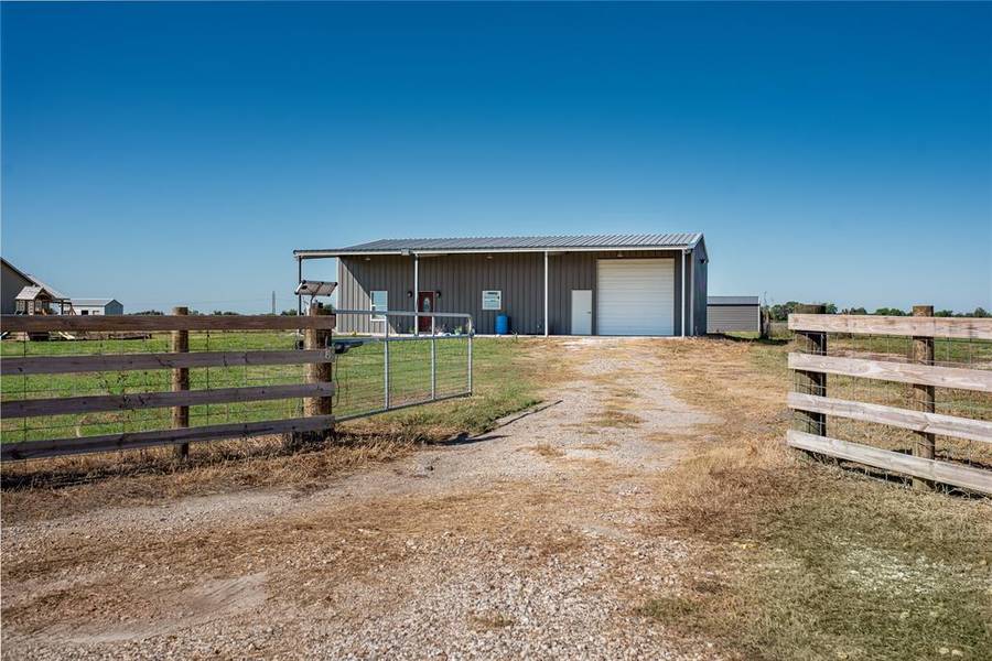 98 Franz RD, Inez, TX 77968