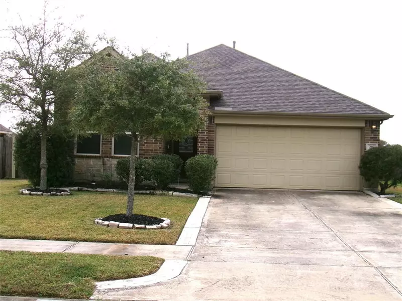 218 Harbor Bend LN, Dickinson, TX 77539