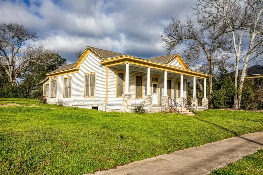 307 Ross ST, Brenham, TX 77833