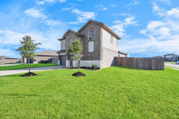 419 Turtle Oak LN, Baytown, TX 77523