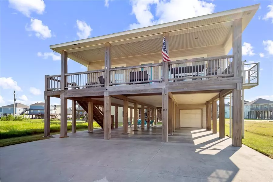 957 Fisherman DR S, Crystal Beach, TX 77650