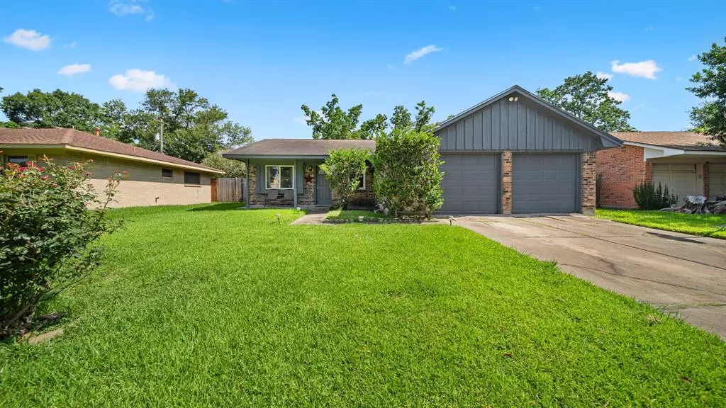 2010 Fairfield CT S, League City, TX 77573