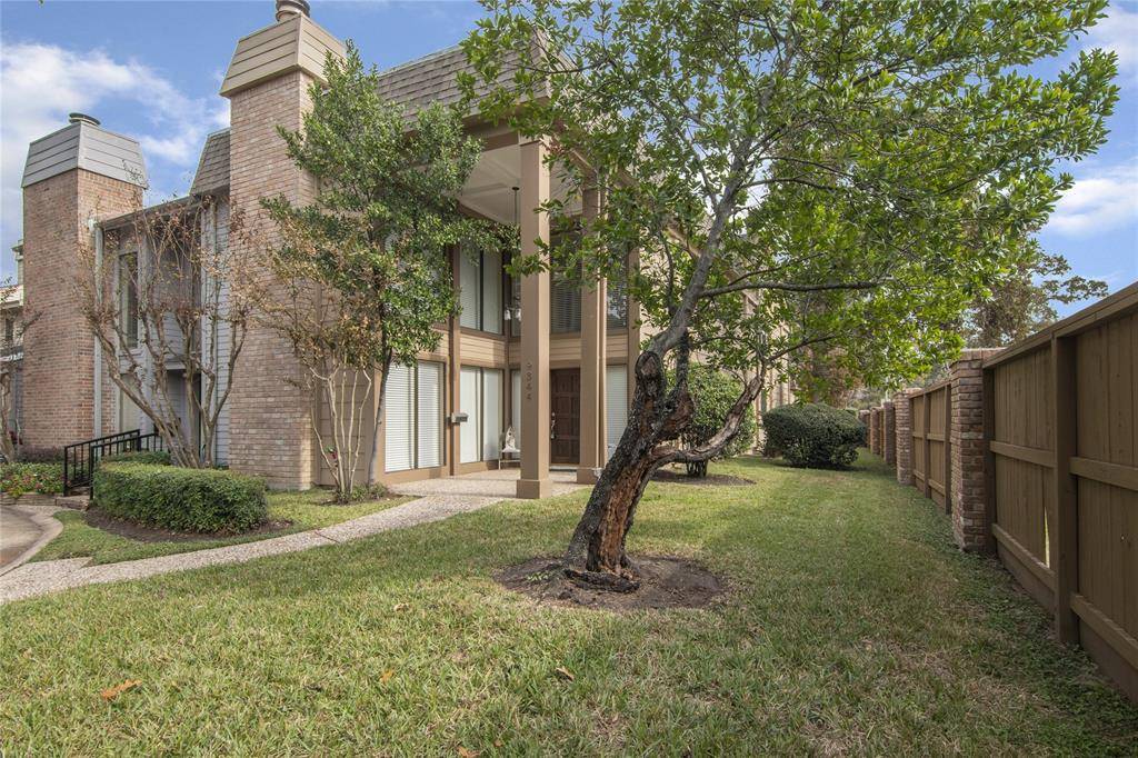 9344 Briar Forest DR, Houston, TX 77063