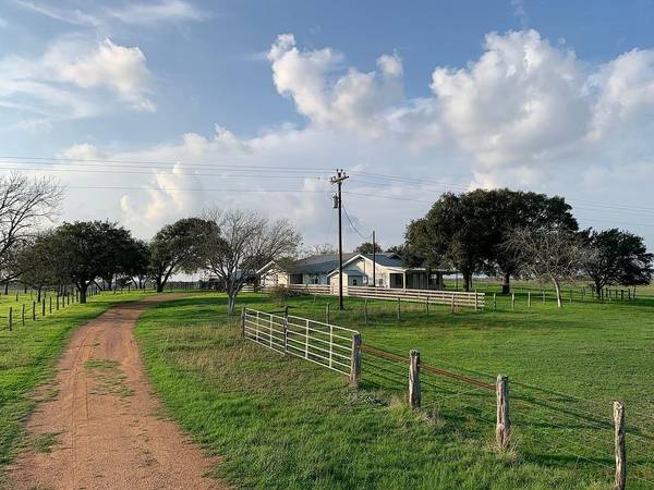 1256 County Road 258, Moulton, TX 77975